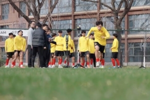 华体会娱乐平台-中国U-16男足逐梦德甲第二季纪录片第一集《出发篇》