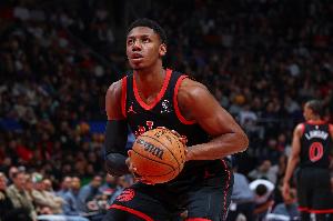 华体会娱乐平台-全面表现！巴雷特半场14中7&amp;三分5中2砍19分4板5助 正负值+16