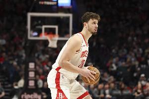 全面！申京上半场9投4中得到11分6板7助 正负值+23