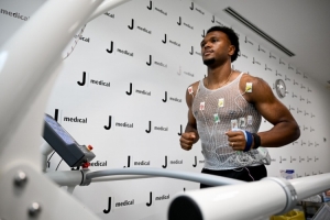 华体会娱乐平台-‍♂️尤文官方晒奥蓬达体检照，超4000万欧新援即将加盟