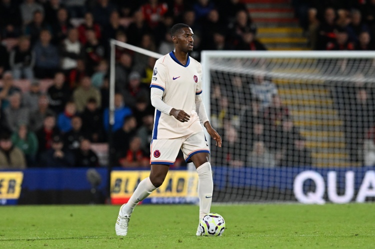 华体会中国官网-阿达拉比奥尤：生涯首秀是代表曼城1-5输给蓝军；儿时偶像有很多