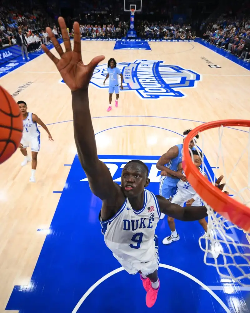 华体会官方平台-从名校到凤凰城！杜克官方晒卡曼-马卢阿奇的照片与球迷分享