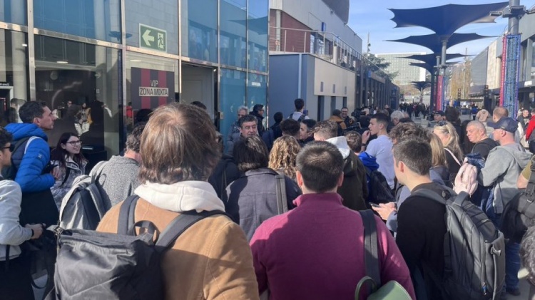 华体会赛事资讯-每体：坎塞洛见面会因转会文件没搞定延迟，大批记者等候无法进场